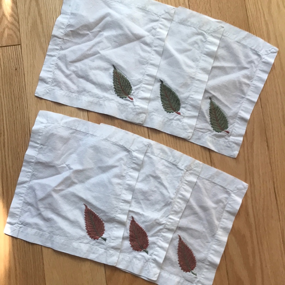 Set/6 White Cocktail Napkins with Leaf Embroidery